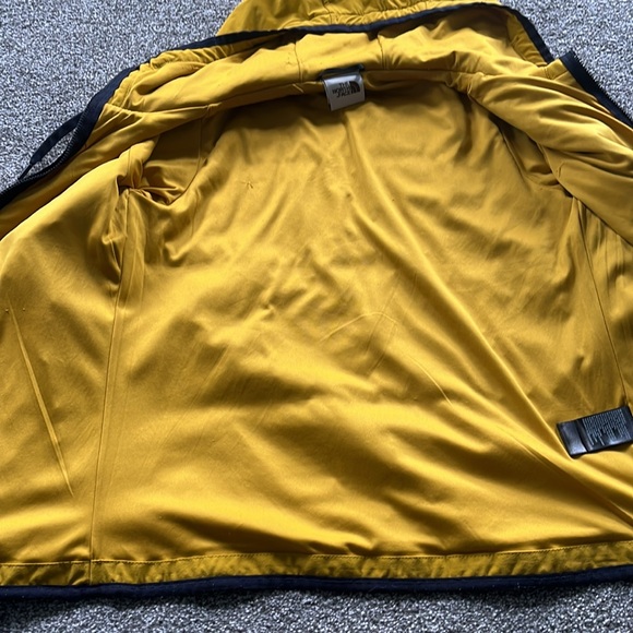 The North Face Lightweight Jacket - Picture 8 of 10